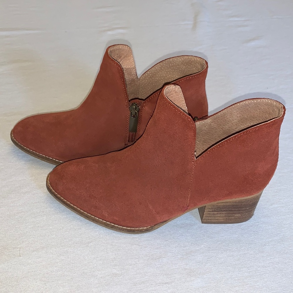Liendo Anthropologie Suede Booties Size 7